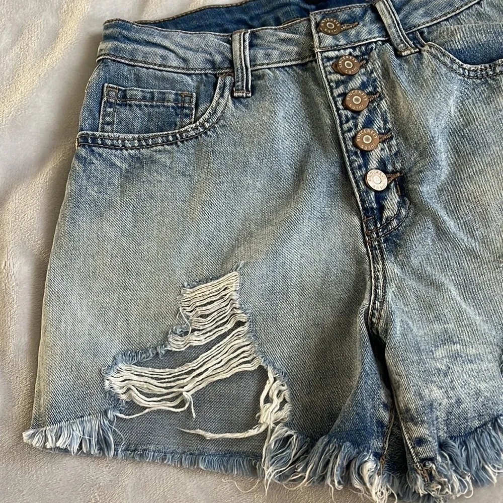 Sincerely Jules light wash buttonfly high rise five pocket jean shorts size 5 27